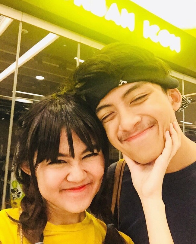 Video-video yang diunggah oleh channel Youtube Rakry dan Indy ini banyak memperlihatkan tentang berbagai aktivitas yang dijalani oleh mereka, mulai dari liburan, masak, prank, hingga tantangan kencan hanya menghabiskan uang Rp 20 ribu. Foto: Instagram @rakryanmahatmaa