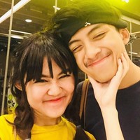 Video-video yang diunggah oleh channel Youtube Rakry dan Indy ini banyak memperlihatkan tentang berbagai aktivitas yang dijalani oleh mereka, mulai dari liburan, masak, prank, hingga tantangan kencan hanya menghabiskan uang Rp 20 ribu. Foto: Instagram @rakryanmahatmaa