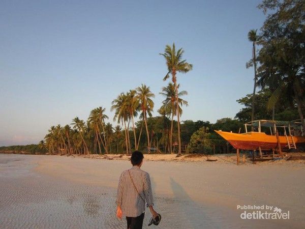 Pantai Bara di Tanjung Bira