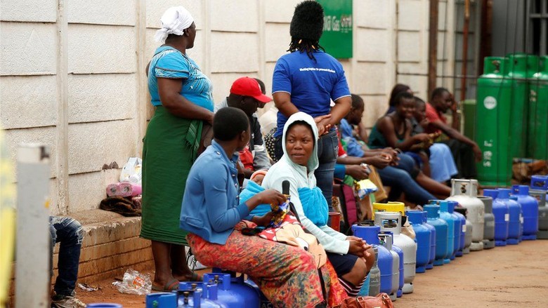 Protes BBM di Zimbabwe, Warga Antre Berjam-jam di SPBU Protes BBM di Zimbabwe, Warga Antre Berjam-jam di SPBU