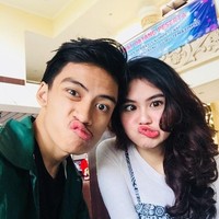 Pada video yang berjudul alasan kita selesai itu, baik Rakry dan Indy keduanya menceritakan masalah yang dihadapi dalam hubungan mereka hingga memutuskan untuk berpisah. Foto: Instagram @rakryanmahatmaa