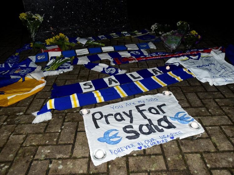 Pray For Sala, Pemain Cardiff City yang Pesawatnya Hilang Kontak