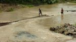 Penampakan Jembatan Sungai Kemisik yang Ambruk Diterjang Banjir