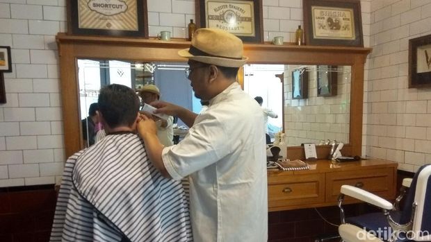 Herman Tukang Cukur Ungkap Model Rambut Langganan Jokowi