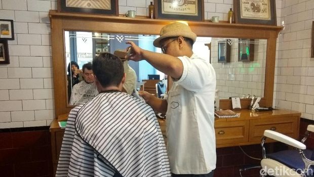 Disindir Kubu Prabowo, Herman Tukang Cukur Jokowi: Saya Asli Garut