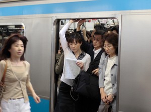 Tokyo Tawarkan Makanan Gratis Bagi Penumpang Kereta yang Naik Lebih Awal