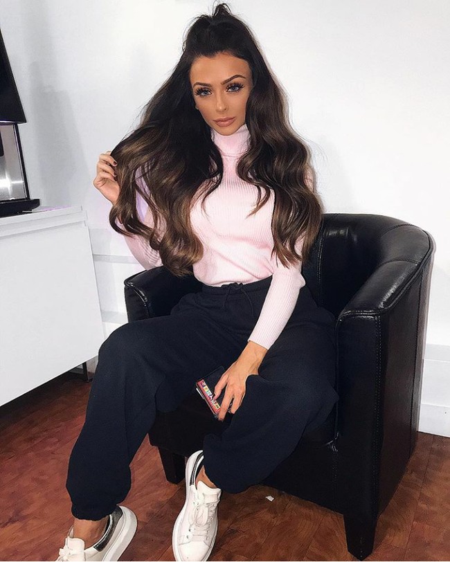 Banyak netizen yang mengkritik payudara wanita 23 tahun itu. Haters mencaci bahwa dada Kady terlihat sangat palsu. Foto: Instagram