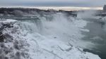 Panorama Menakjubkan Hamparan Es di Air Terjun Niagara