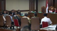 Sidang kali ini beragendakan mendengarkan keterangan saksi.