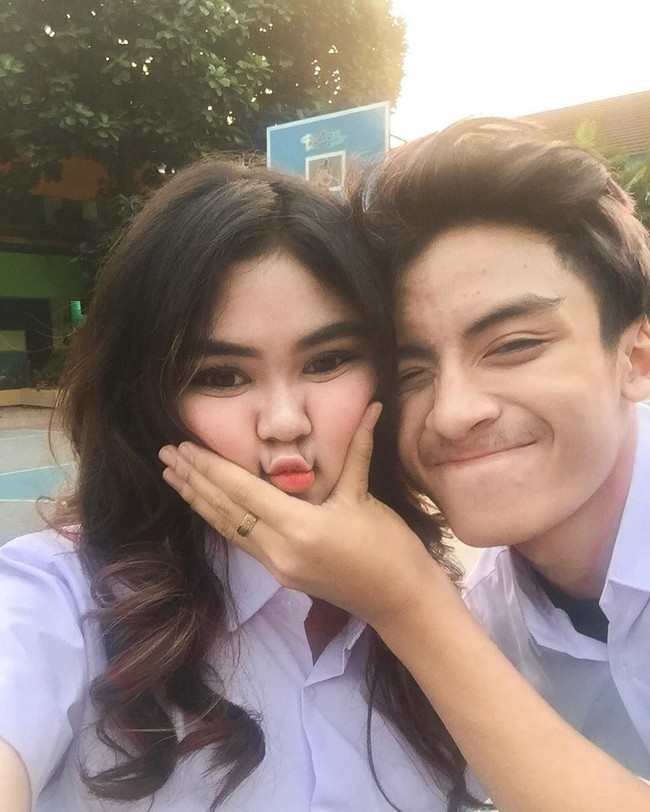 Akhirnya Rakry dan Indy memutuskan untuk membuat video klarifikasi dikarenakan berita simpang siur dan kesalahpahaman tentang putusnya hubungan kedua bintang YouTube muda ini. Foto: Instagram @rakryanmahatmaa