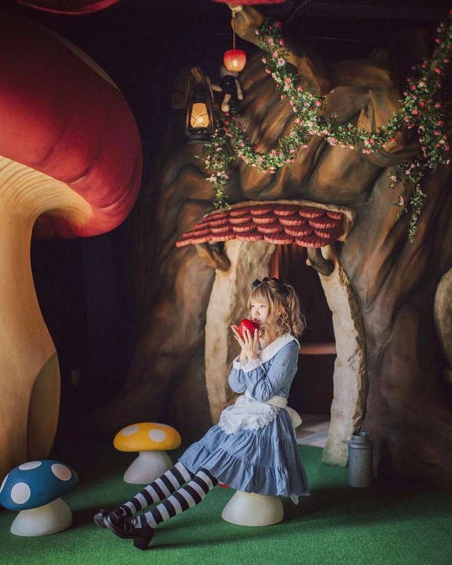 Untuk modeling, Enako bisa mengantongi sekitar 1 juta yen atau sekitar Rp 130 jutaan untuk satu pekerjaan. Sedangkan untuk merchandise, Enako biasa menjualnya di acara konvensi Comiket di Tokyo, Jepang yang diadakan enam bulan sekali. Foto: Instagram @enakorin