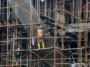 RI Kebanjiran Baja Impor, Puluhan Ribu Buruh Terancam PHK