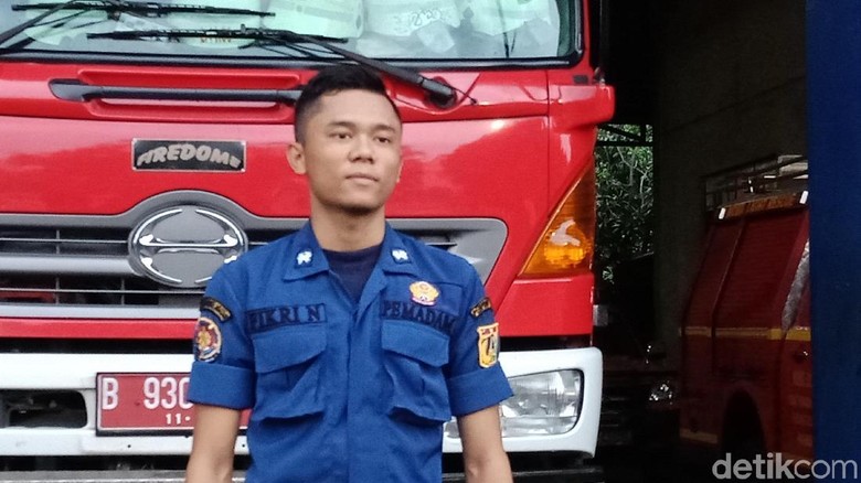 Petugas Damkar yang Viral Dimaki Ternyata Vlogger, Begini Kisahnya Petugas Damkar yang Viral Dimaki Ternyata Vlogger, Begini Kisahnya