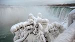 Foto: Air Terjun Niagara Membeku, Bikin Takjub!