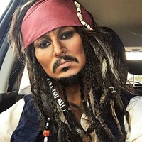 Sekilas, siapa yang menyangka jika Jack Sparrow ini palsu. Di balik riasan ala bajak laut, ada wajah cantik Rhylee Passfield, seorang MUA (Make Up Artist) asal Australia. Foto: instagram/rermakeup