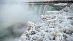 Foto: Air Terjun Niagara Membeku, Bikin Takjub!