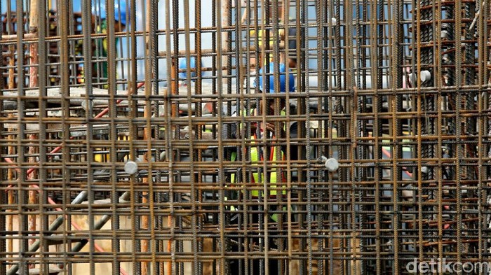 Sejak 20 Januari 2019, pemerintah akan mengendalikan pemakaian impor baja. Selama ini industri baja dalam negeri keluhkan gempuran baja dari luar negeri.