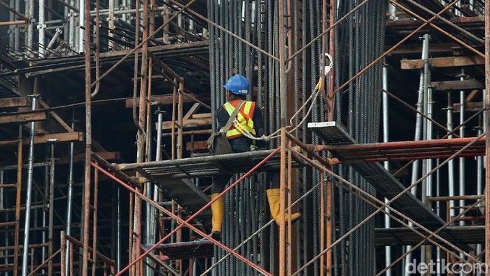 Sejak 20 Januari 2019, pemerintah akan mengendalikan pemakaian impor baja. Selama ini industri baja dalam negeri keluhkan gempuran baja dari luar negeri.