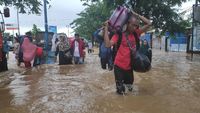 Potret Banjir Lumpuhkan Jalur Trans Sulawesi Dan Kepung Sulsel