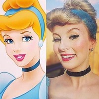 Tak hanya make up saja. Ia cerdik menata rambut hingga busana yang dipakai sehingga sangat mirip tokoh yang ia perankan. Foto: instagram/rermakeup