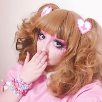 Cerita Wanita yang Habiskan Rp 145 Juta Demi Jadi Boneka Hidup