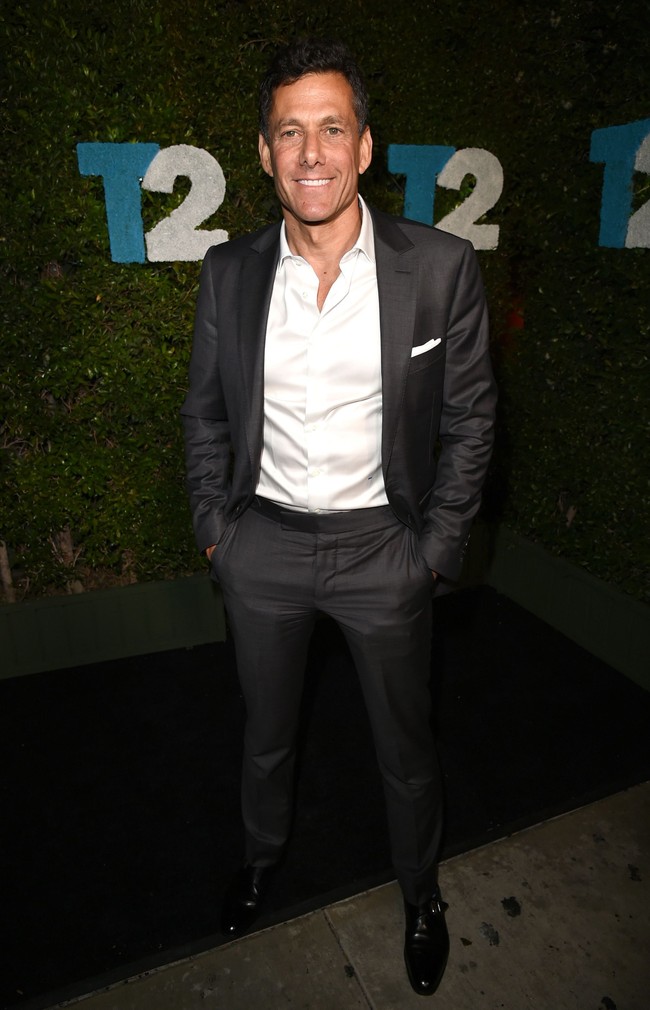 Salah satu kunci Strauss agar betah berolahraga adalah melakukannya secara grup. Gym pada dasarnya adalah olahraga yang membosankan. Nge-gym bersama orang lain bisa mengurangi kebosanan, kata mantan bos label rekaman BMG Entertainment itu. (Foto: Getty Images)