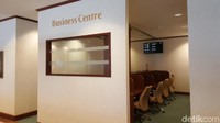 Untuk yang butuh ruang kerja, ada business centre dengan kabin-kabin privat (Fitraya/detikTravel)  