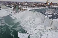 Saat Air Terjun Niagara Membeku 