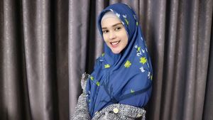 Si Cantik Cut Meyriska Mantap Berhijab, Lihat Gayanya yang Bikin Adem