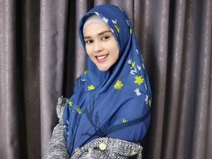 Si Cantik Cut Meyriska Mantap Berhijab, Lihat Gayanya yang Bikin Adem