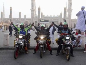 Tempuh 14.000 Km, Geng Ini Berangkat Umrah Pakai Motor Bebek