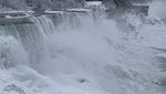 Foto: Air Terjun Niagara Membeku, Bikin Takjub!