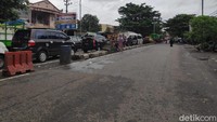 Hingga saat ini, hujan dengan intensitas sedang masih terus mengguyur wilayah Makassar dan sekitarnya.