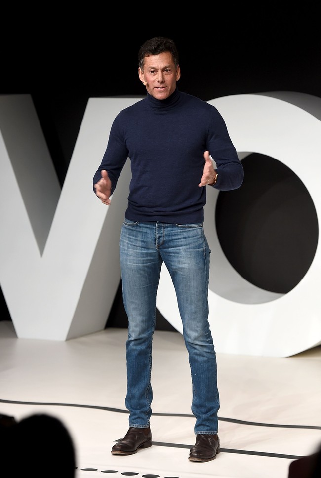 Strauss merangkung semua tips awet mudanya ke dalam sebuah buku berjudul Becoming Ageless: The Four Secrets to Looking and Feeling Younger Than Ever. Sudah terbit sejak September 2018. (Foto: Getty Images)