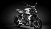 Tidak pernah mudah untuk memenangkan pengakuan yang begitu penting dan dicari di Red Dot Award. Berhasil untuk ketiga kalinya berkat sepeda ikonik lain seperti Diavel 1260 adalah penghargaan untuk kreativitas dan inovasi dari Ducati, yang membuat kami bangga, ujar Ducati Style Centre Manager, Andrea Ferraresi. Foto: Pool (autoevolution)