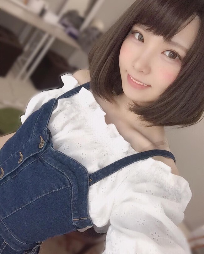 2018 tampaknya memang tahun yang baik bagi Enako. Tahun lalu ia mengumpulkan total hingga 30 juta yen atau sekitar Rp 3,9 miliaran. Dan sebagian besar uang tersebut merupakan keuntungan dari penjualan foto album berisi 76 halaman yang dijualnya seharga 2,500 yen atau Rp 323 ribuan. Foto: Instagram @enakorin