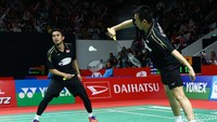 Dengan hasil ini, skuat ganda putra Merah Putih untuk sementara sudah meloloskan dua wakil ke babak kedua.