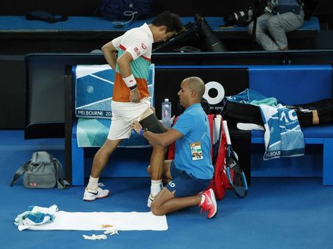 Kei Nishikori mundur akibat cedera paha di tengah pertandingan.
