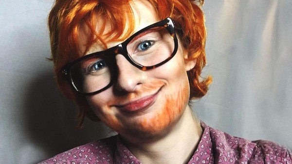 Brilian, Wanita Cantik Sulap Dirinya Jadi Joker hingga Ed Sheeran