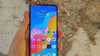 Smartphone ini mulai tersedia di berbagai negara setelah rilis resmi di China pada Desember 2018 lalu. Di Inggris, harga untuk kombinasi RAM 6 GB dan storage 128 GB adalah 499 poundsterling dan 579 poundsterling untuk varian RAM 8 GB dan mmeori internal 256 GB. Foto: Pocket Lint