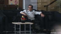 Dalam perkara ini, KPK telah menetapkan lima tersangka dalam kasus yang berawal dari OTT ini. Para tersangka itu ialah Sekjen KONI Ending Fuad Hamidy dan Bendahara Umum KONI Johnny E Awuy sebagai tersangka pemberi.