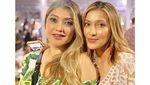 Foto: Liburannya Si Hot Mama, Sarah Azhari