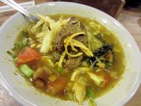 Mau yang Hangat Mengenyangkan? Jajan Soto Kuah Santan di Sini