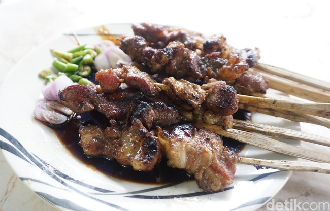 Dari Halte TJ Sarinah Bisa Jajan Bubur Ayam hingga Sate Kambing Juicy