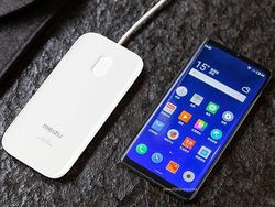 Potret Ponsel Pertama Sejagat Tanpa Tombol dan Lubang