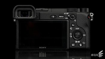 Sony a6400 menggunakan sistem autofokus hybrid. Diklaim mempunyai kecepatan autofokus tercepat, yaitu 0,02 detik. Foto: Sina Mobile