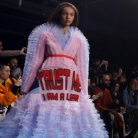 Gaun yang mungkin laku dipakai untuk kampanye politik. Foto: Istimewa