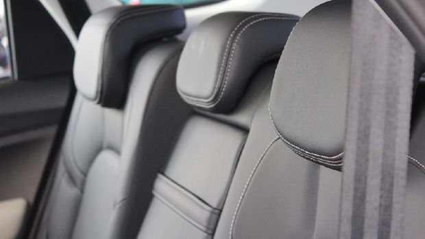 Headrest lengkap,