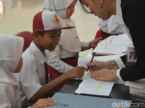 Program Bagi-bagi Uang Saku Tiap Hari ke Pelajar Kembali Digelar