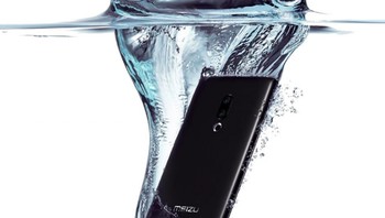 Tak adanya lubang pada bagian luar perangkat ini membuatnya punya rating IP68 yang tahan air dan debu. Foto: Meizu